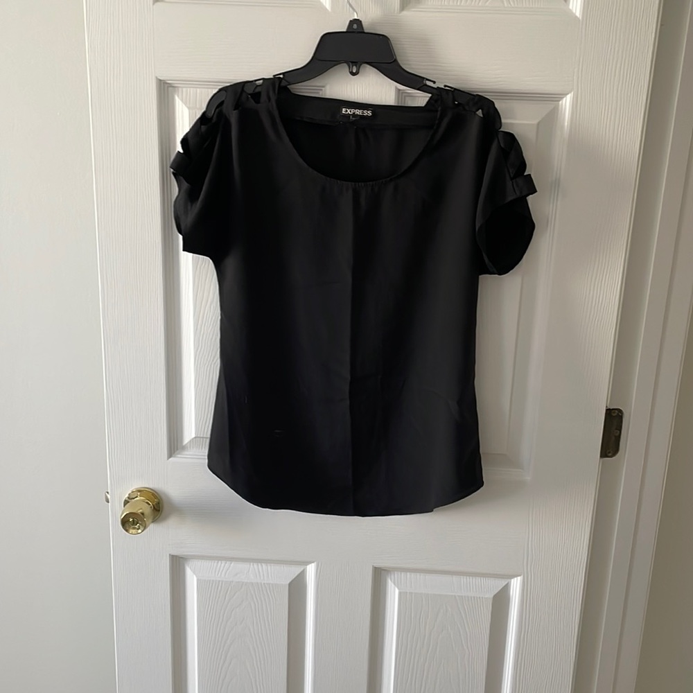 T with cutout sleeve detail